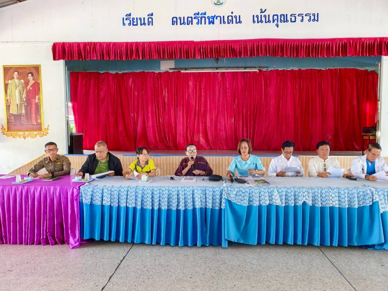 สพอ.โนนแดง ร่วมประชุมเตรียมความพร้อมในการจัดพิธีอัญเชิญเงินขวัญถุงพระราชทานกองทุนแม่ของแผ่นดิน บ้านโคกหนองแวง