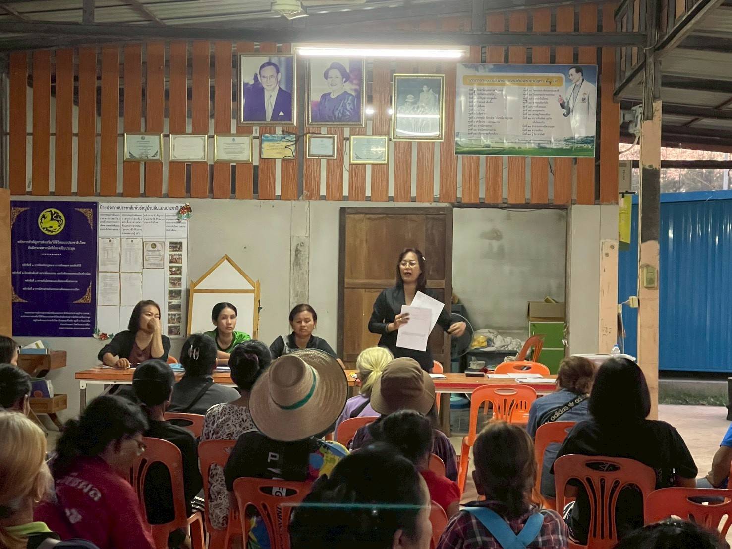 พช.โนนแดง ลงพื้นที่ติดตามการดำเนินงานกลุ่มออมทรัพย์เพื่อการผลิตบ้านหนองขี้เหล็ก หมู่ที่ 4 ตำบลวังหิน อำเภอโนนแดง จังหวัดนครราชสีมา 