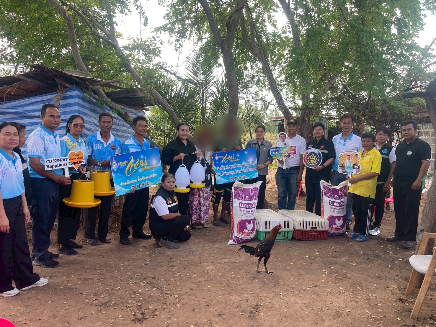 สพอ.โนนแดง ร่วมกับเครือข่ายกองทุนแม่ของแผ่นดินอำเภอโนนแดง มอบวัสดุอุปกรณ์ในการประกอบอาชีพแก่เยาวชนกลุ่มเสี่ยง ผู้ผ่านการบำบัด และผู้ด้อยโอกาส ในพื้นที่อำเภอโนนแดง